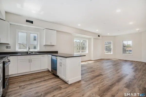 $2,150,000 | 390 Carroll Avenue, Bridgeport, CT 06607