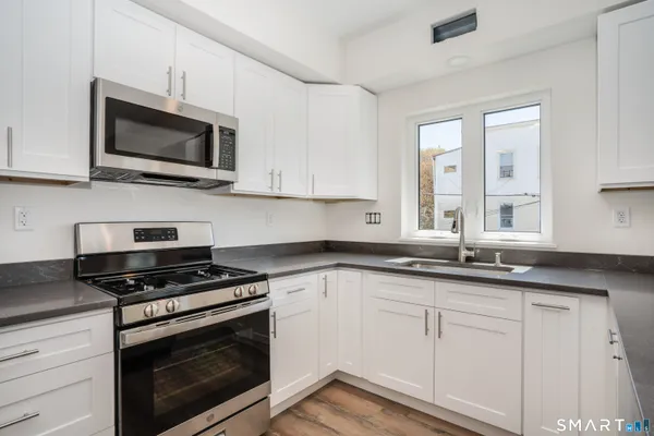 $2,150,000 | 390 Carroll Avenue, Bridgeport, CT 06607