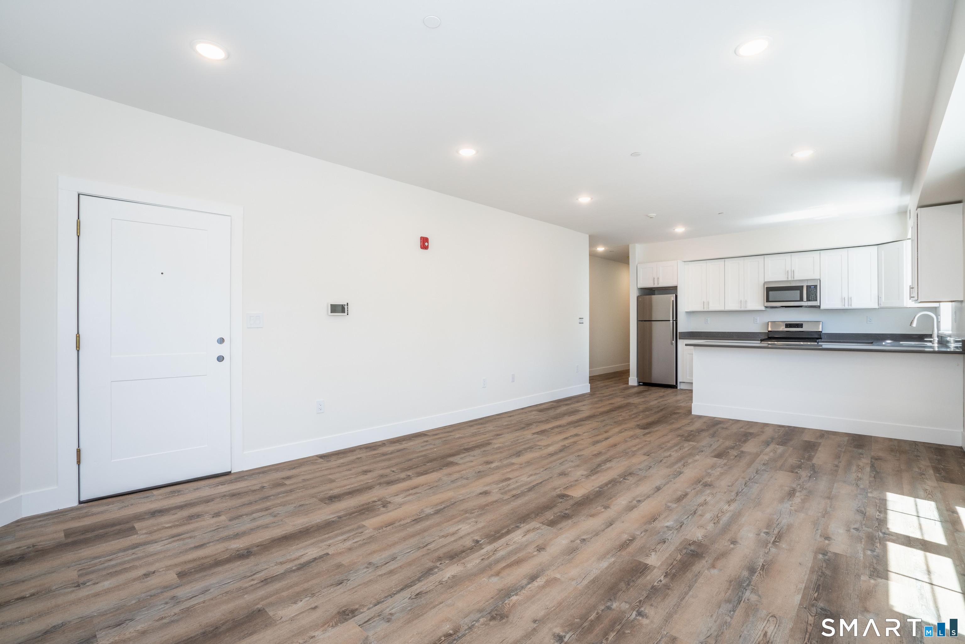 390 Carroll Avenue Bridgeport, CT 06607 - Photo 7 of 16