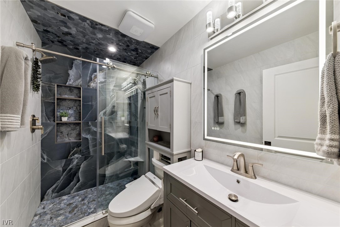 989 Tahoe Boulevard, Unit 91 Incline Village, NV 89451 - Photo 19 of 31 a bathroom with a sink toilet and shower