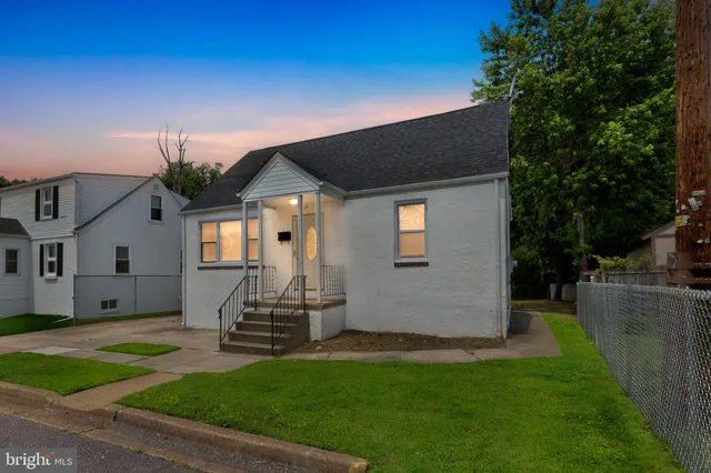 a front view of house with yard
