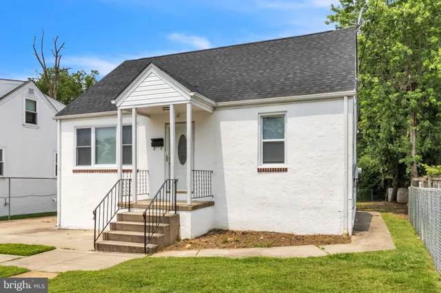 a front view of house with yard