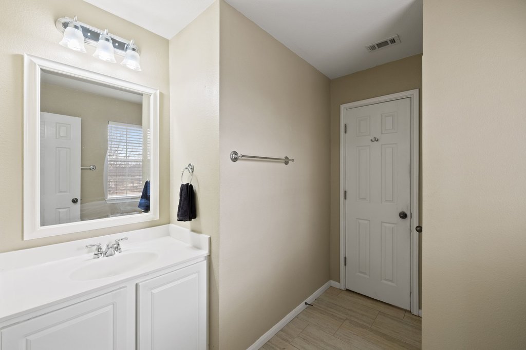 207 Rosedale Boulevard Georgetown, TX 78628 - Photo 20 of 30 Jack and Jill bathroom with hallway access for sink area.