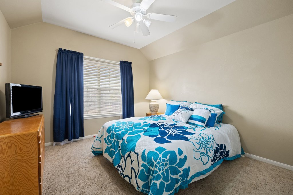 207 Rosedale Boulevard Georgetown, TX 78628 - Photo 24 of 30 3rd of 4 upstairs bedrooms.