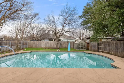 a view of a house with swimming pool and yard