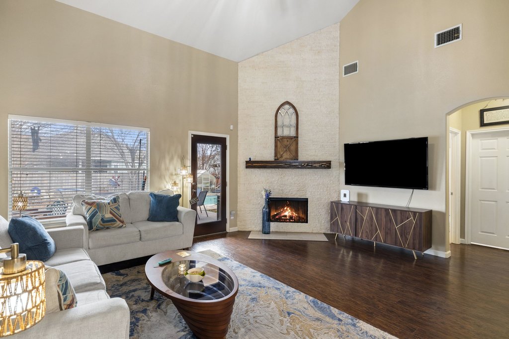 207 Rosedale Boulevard Georgetown, TX 78628 - Photo 10 of 30 Stunning fireplace