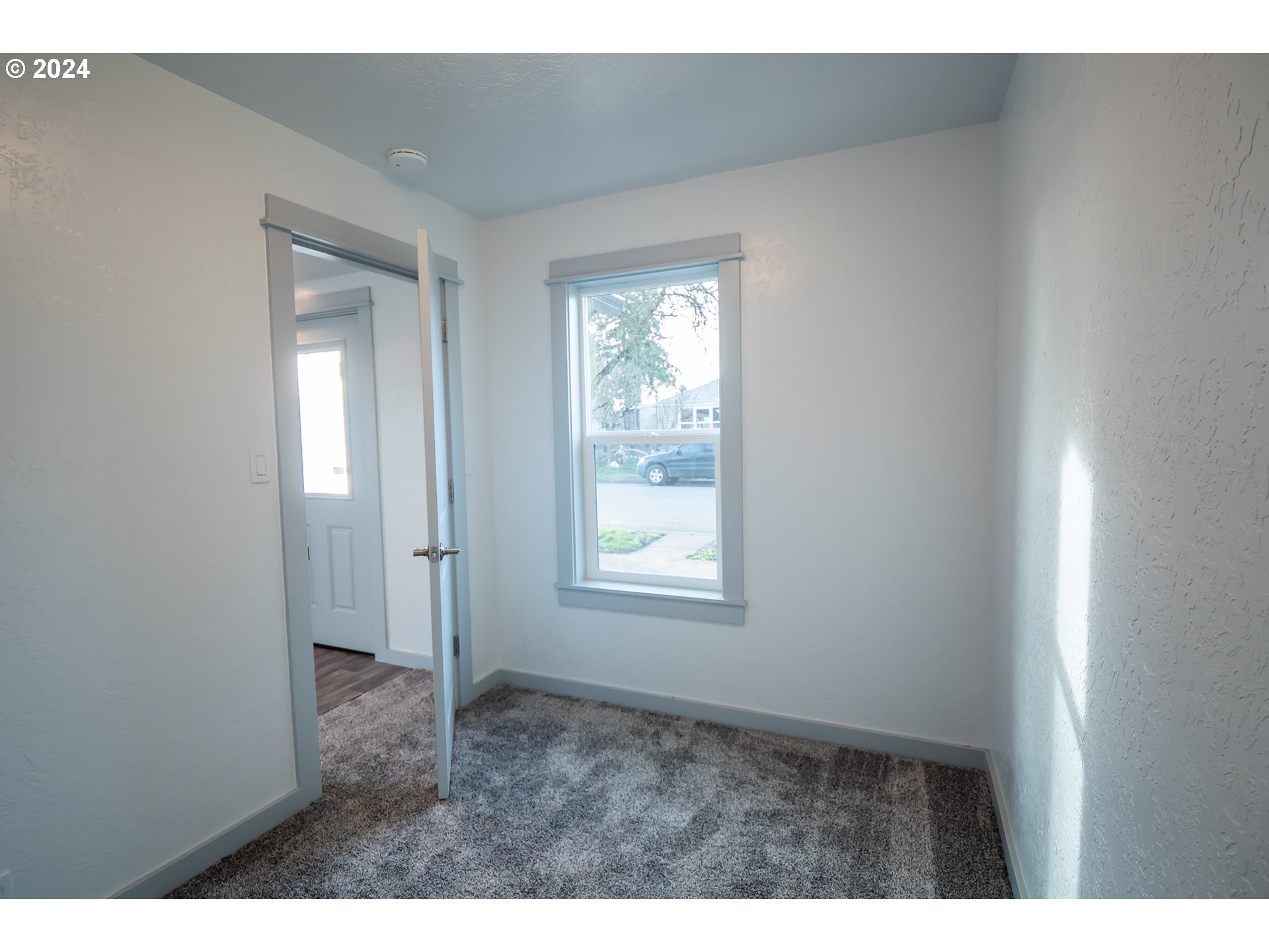 930 Elm Street Junction City, OR 97448 - Photo 15 of 33 a view of an empty room with window