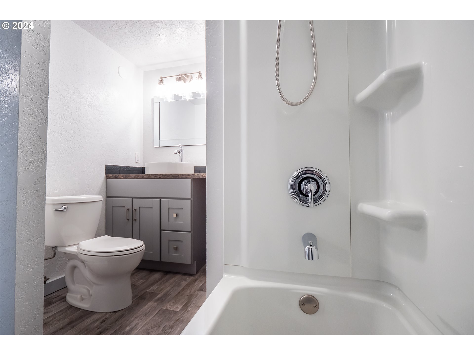 930 Elm Street Junction City, OR 97448 - Photo 16 of 33 a bathroom with a toilet a sink and mirror