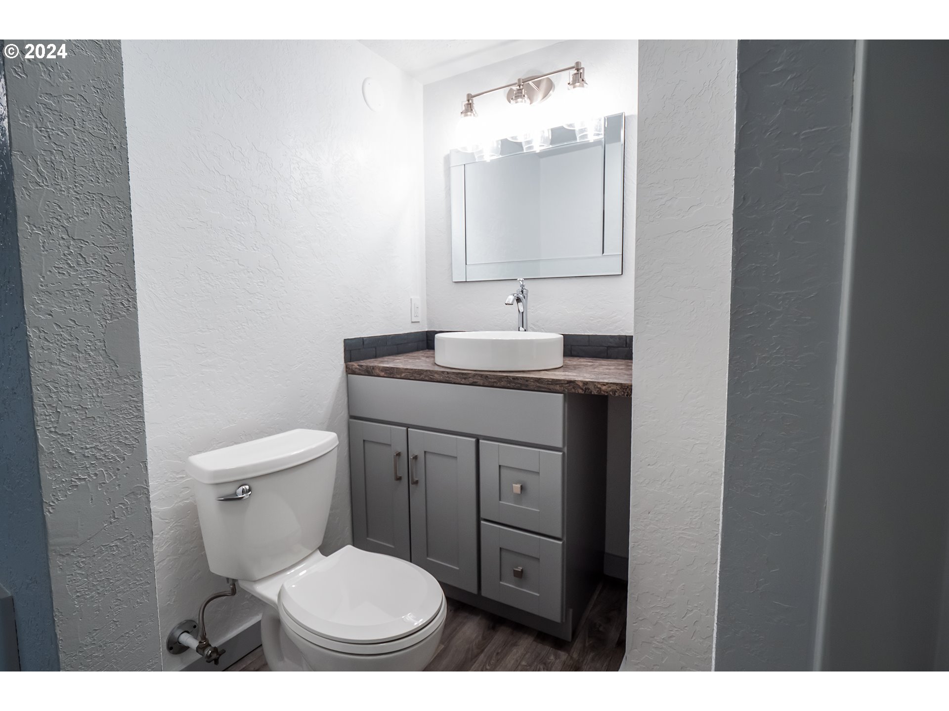 930 Elm Street Junction City, OR 97448 - Photo 17 of 33 a bathroom with a toilet sink and mirror