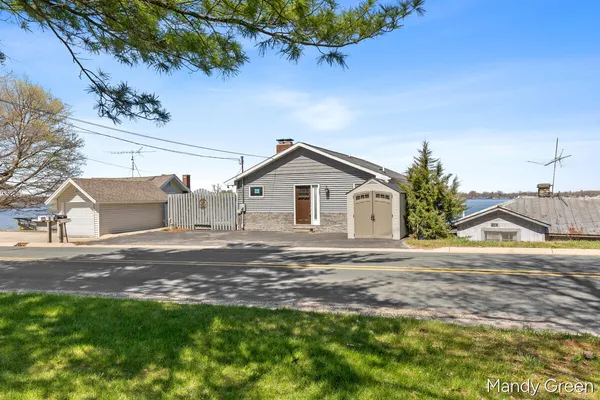 $550,000 | 2481 South Shore Drive, Crystal, MI 48818
