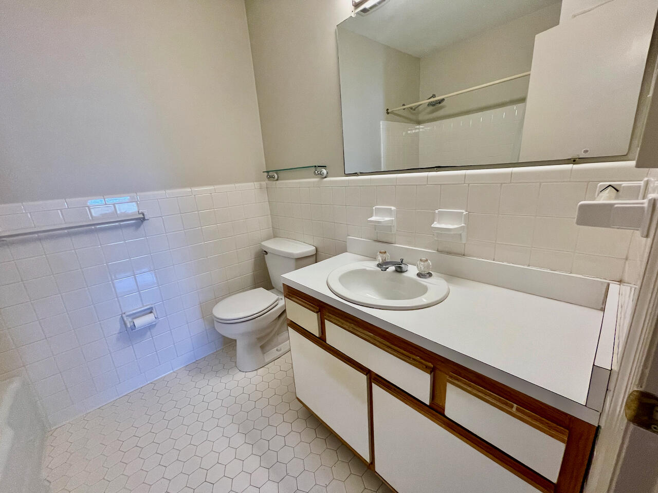 2 Limehouse Street Charleston, SC 29401 - Photo 21 of 34 21. Principal Bathroom