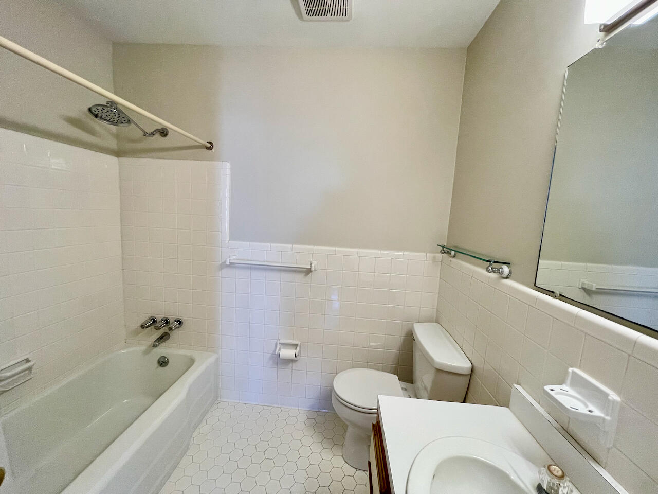 2 Limehouse Street Charleston, SC 29401 - Photo 22 of 34 22. Principal Bathroom