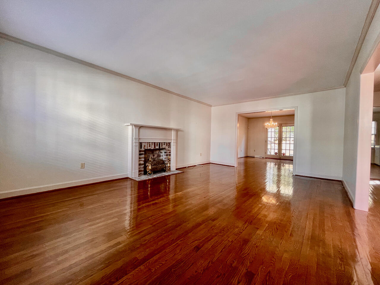 2 Limehouse Street Charleston, SC 29401 - Photo 5 of 34 5. Living Room