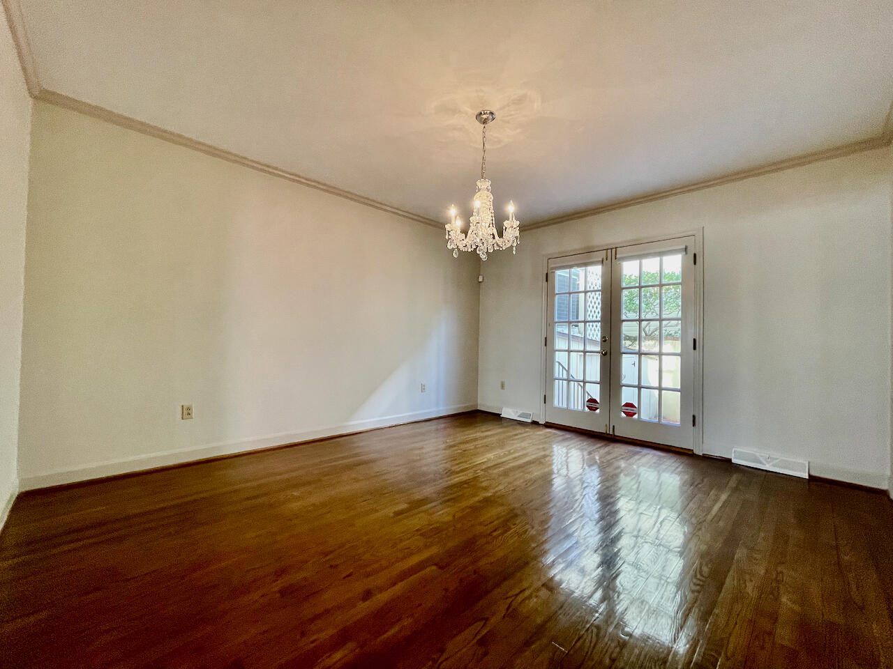 2 Limehouse Street Charleston, SC 29401 - Photo 9 of 34 9. Dining Room