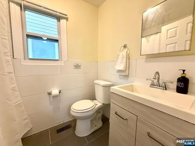 $2,100 | 168 North 5th Street, Unit 1, Newark, NJ 07107