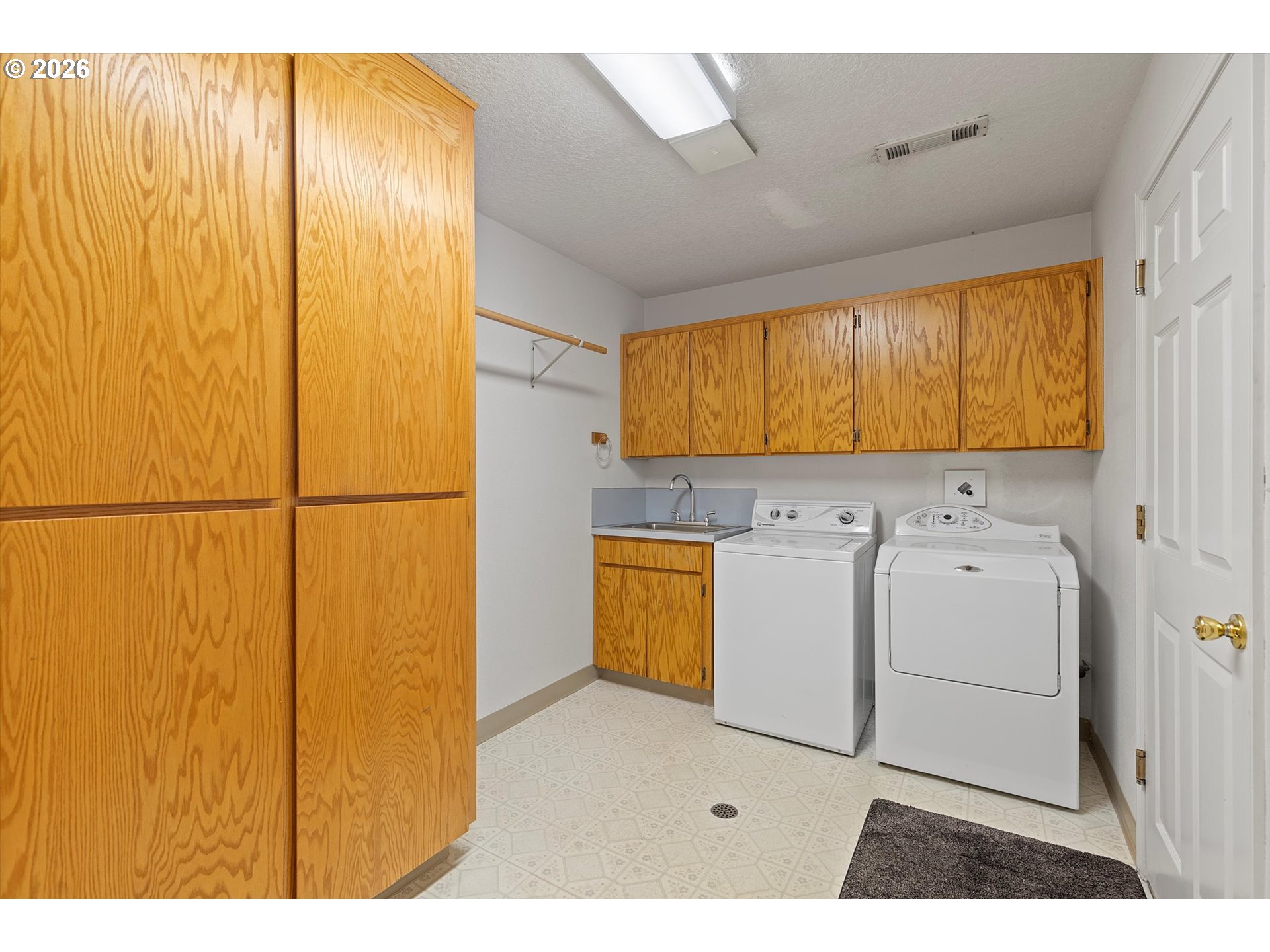 339 Northeast South Shore Road Portland, OR 97211 - Photo 13 of 48 Gallery Image 13