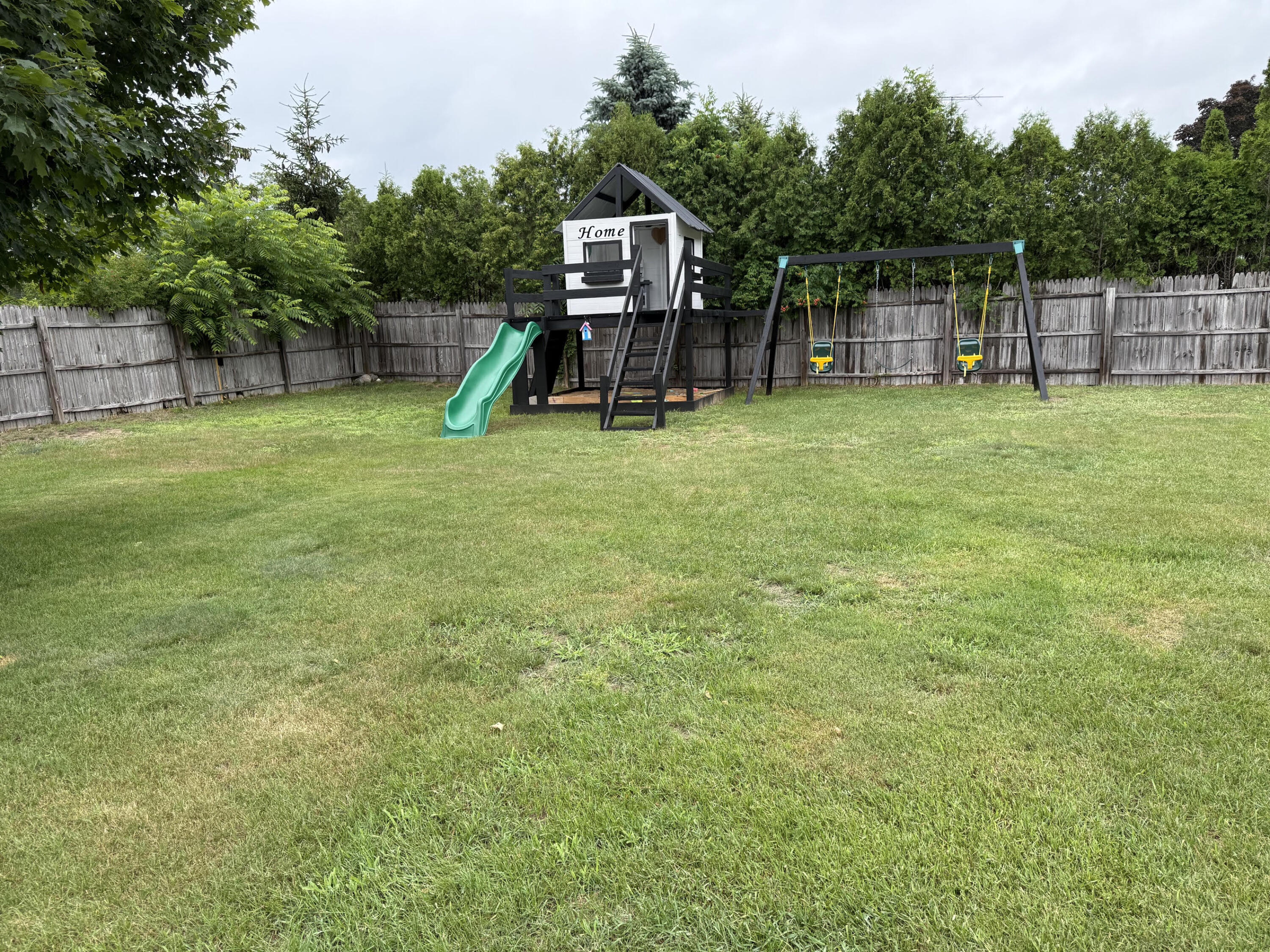 1400 Perry Street Manistee, MI 49660 - Photo 27 of 34 Big back yard