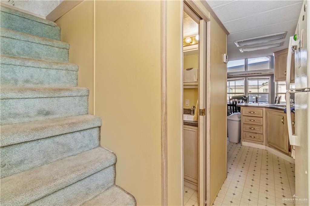 2800 Turner Road San Benito, TX 78586 - Photo 16 of 18 a view of walk in closet with window