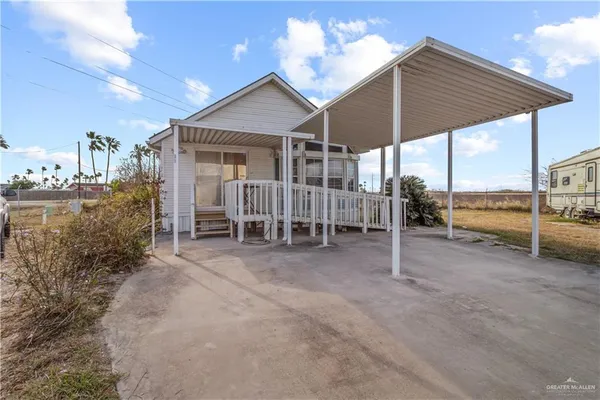 a view of a house with backyard and porch