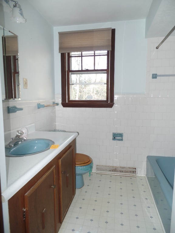 501 Walnut Plain Road Rochester, MA 02770 - Photo 5 of 8 a bathroom with a sink a toilet and a bathtub