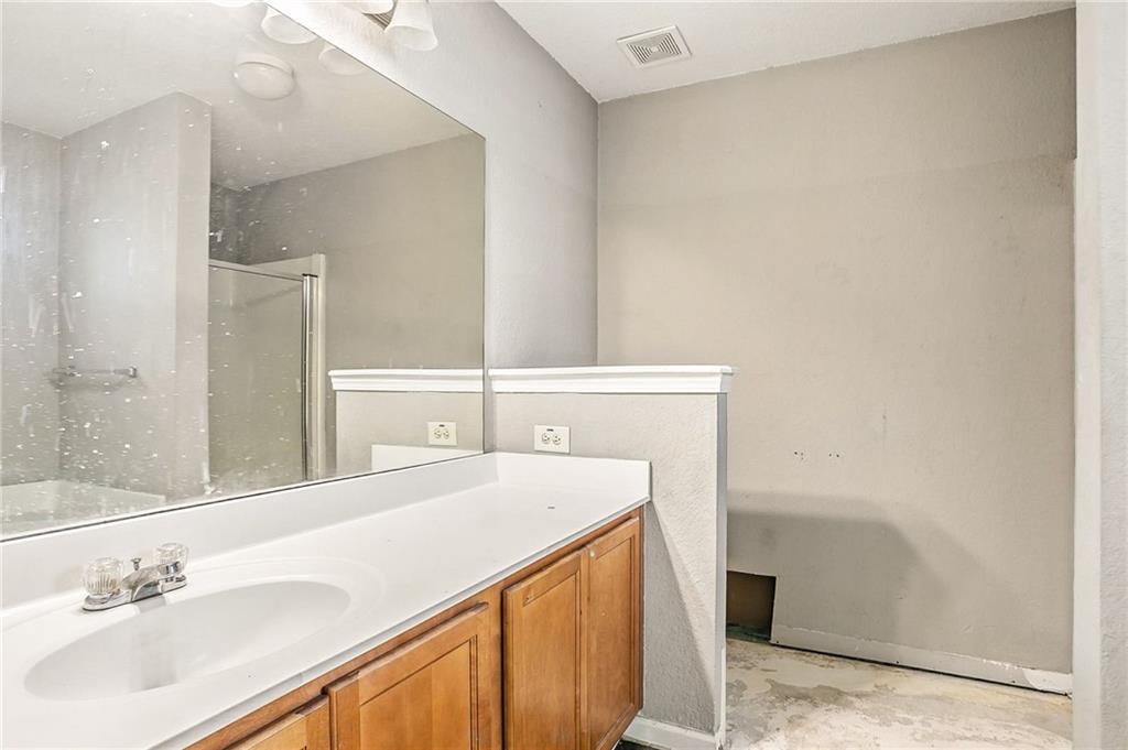 4611 Raven Wood Loop Union City, GA 30291 - Photo 12 of 24 a bathroom with a sink and a mirror