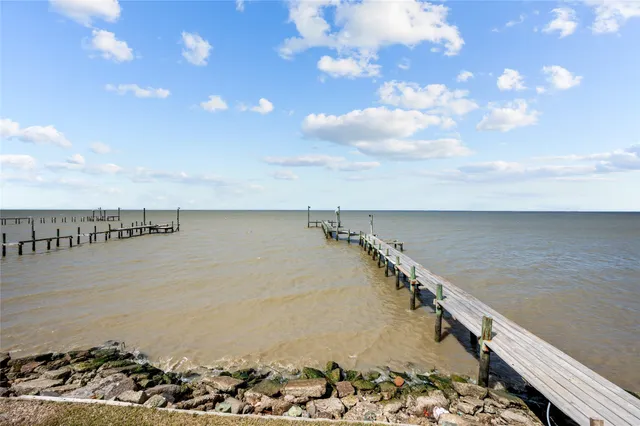 $475,000 | 252 White Heron Drive, Anahuac, TX 77514