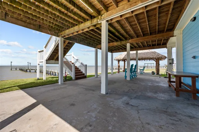 $475,000 | 252 White Heron Drive, Anahuac, TX 77514