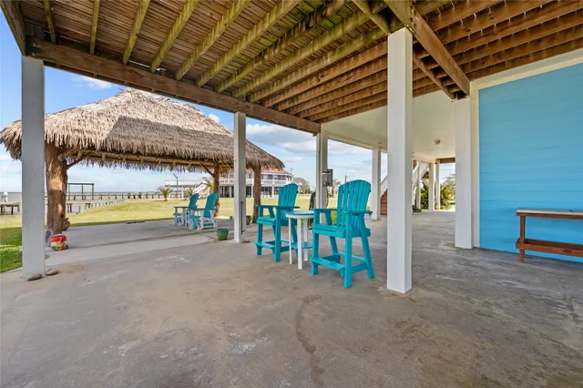 $475,000 | 252 White Heron Drive, Anahuac, TX 77514