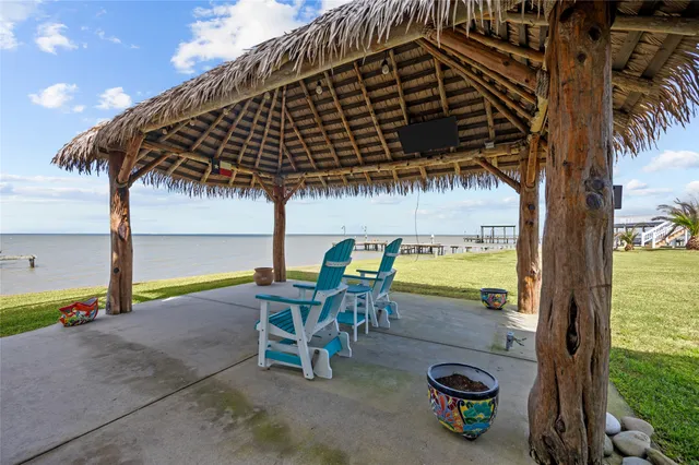 $475,000 | 252 White Heron Drive, Anahuac, TX 77514