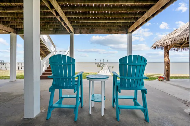 $475,000 | 252 White Heron Drive, Anahuac, TX 77514