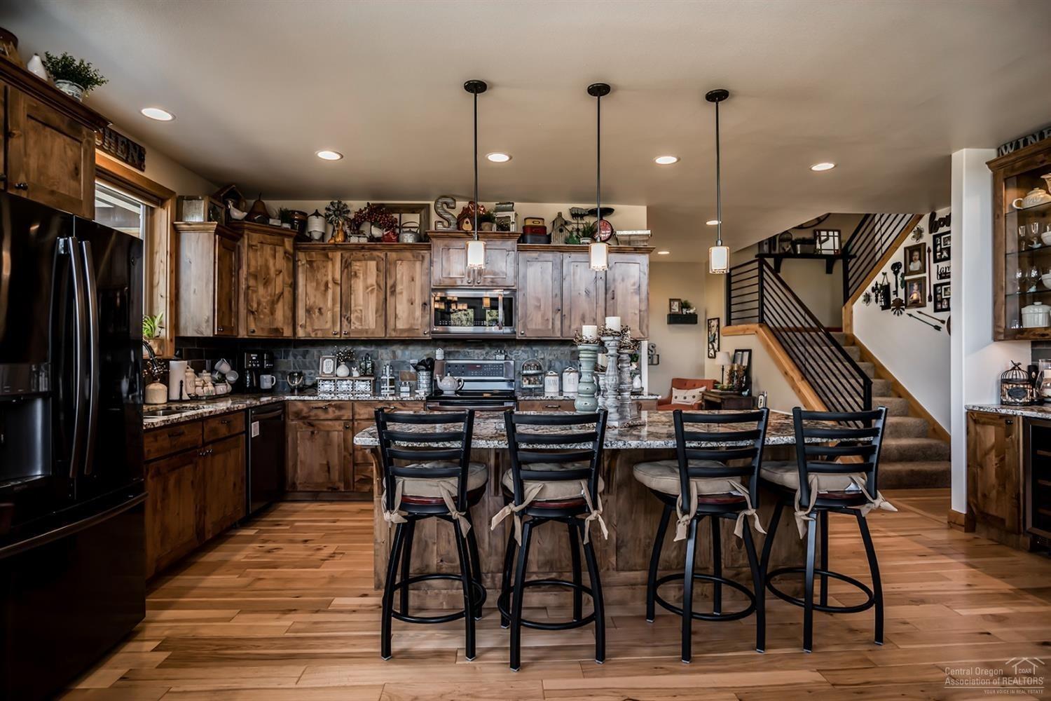 22017 Quebec Court Bend, OR 97702 - Photo 4 of 25 Like cooking? You will love the knotty a