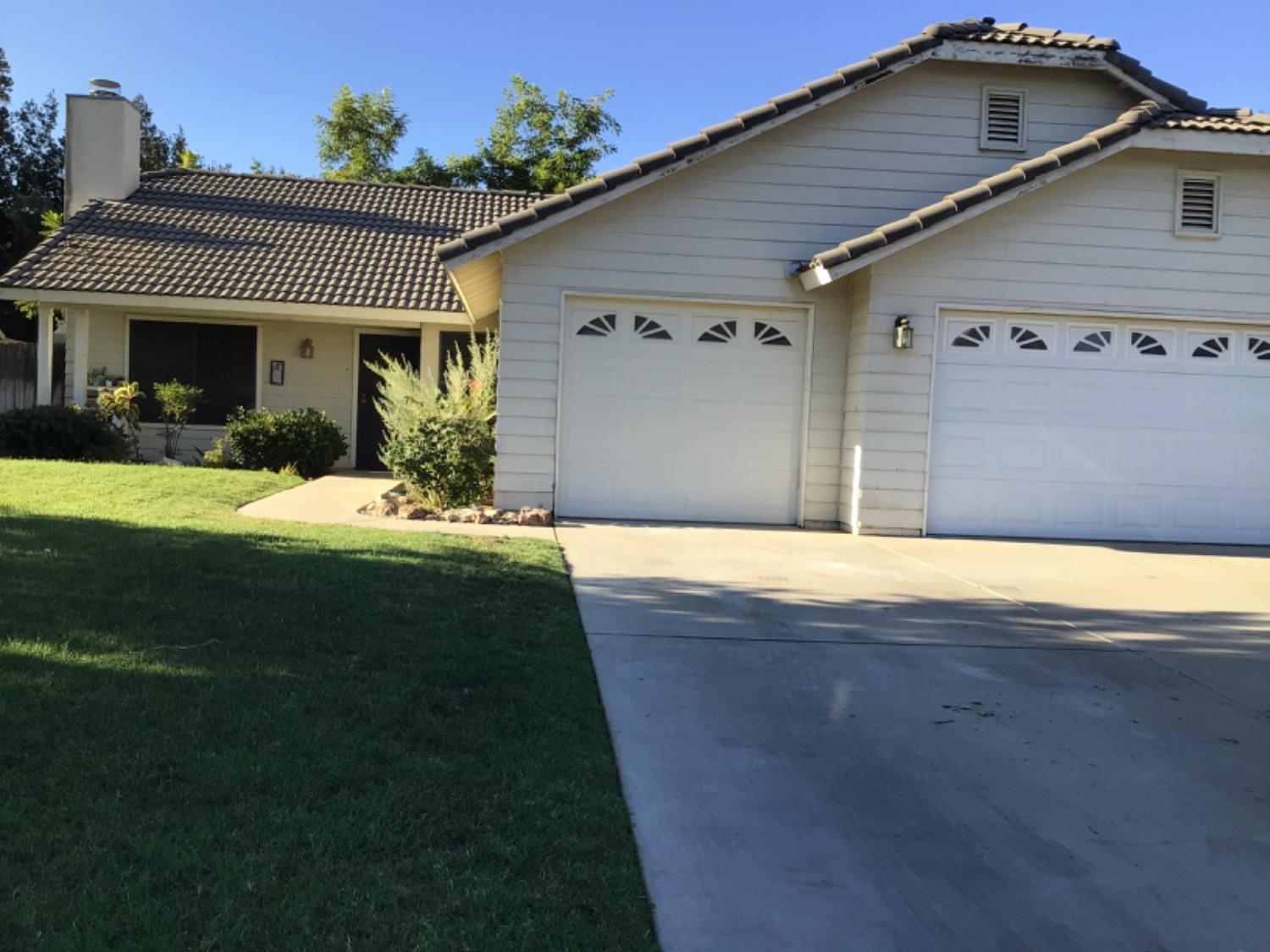 392 West Huntsman Avenue Reedley, CA 93654 - Photo 1 of 18 Gallery Image 1