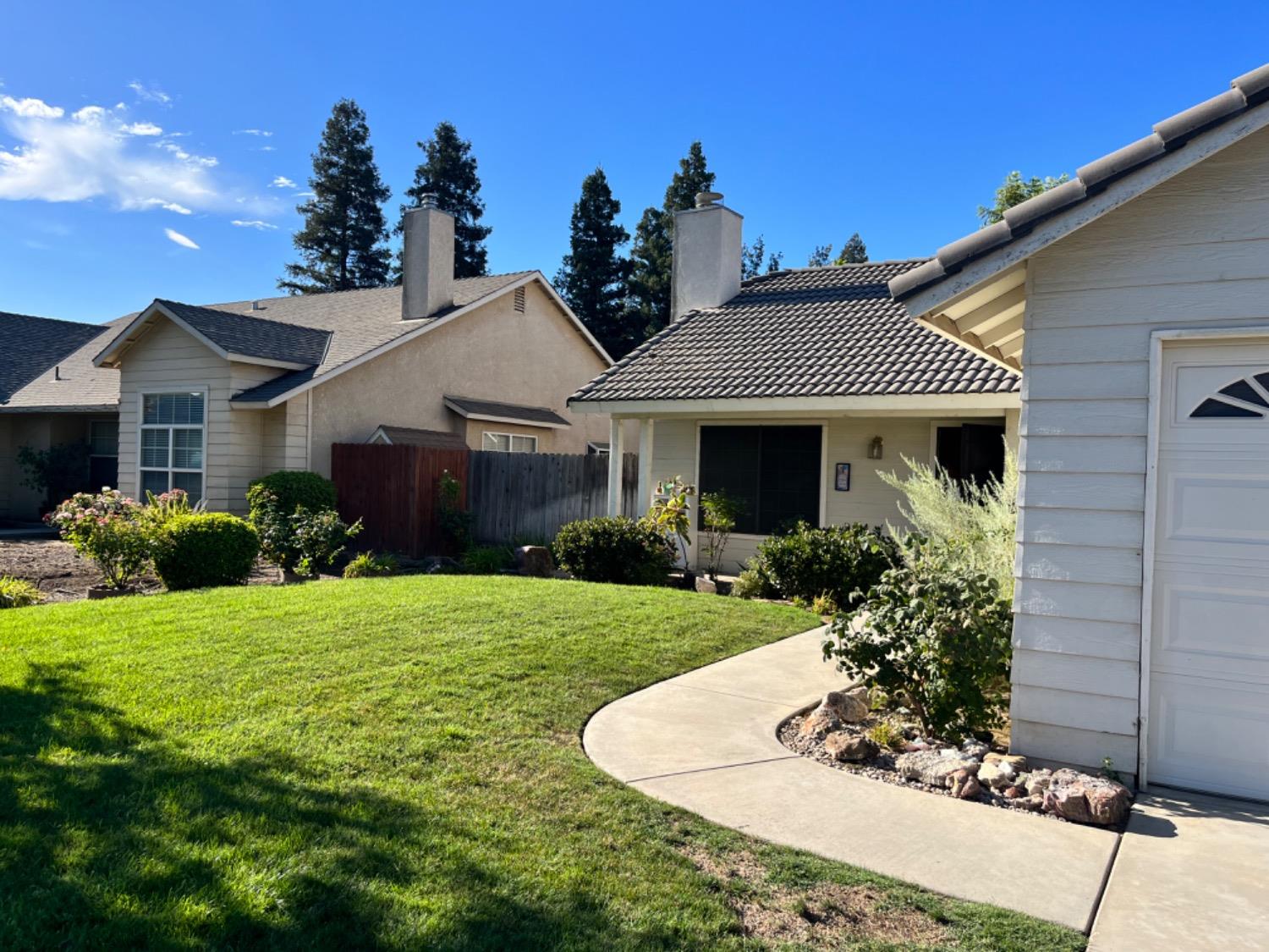 392 West Huntsman Avenue Reedley, CA 93654 - Photo 2 of 18 Gallery Image 2