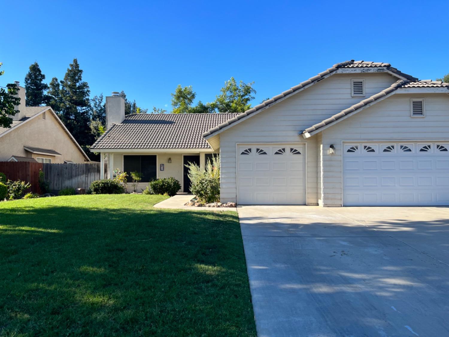392 West Huntsman Avenue Reedley, CA 93654 - Photo 3 of 18 Gallery Image 3