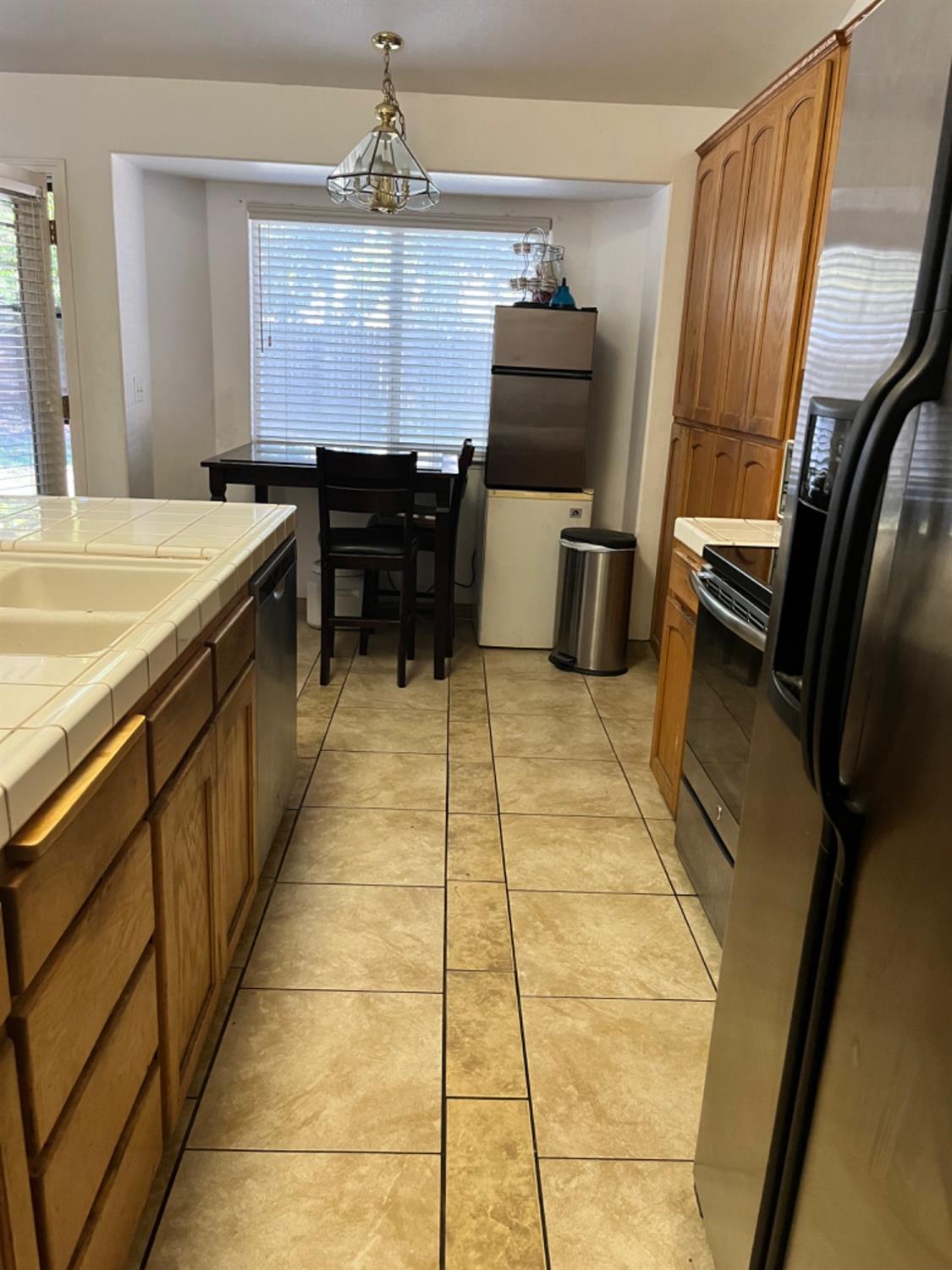 392 West Huntsman Avenue Reedley, CA 93654 - Photo 4 of 18 Gallery Image 4