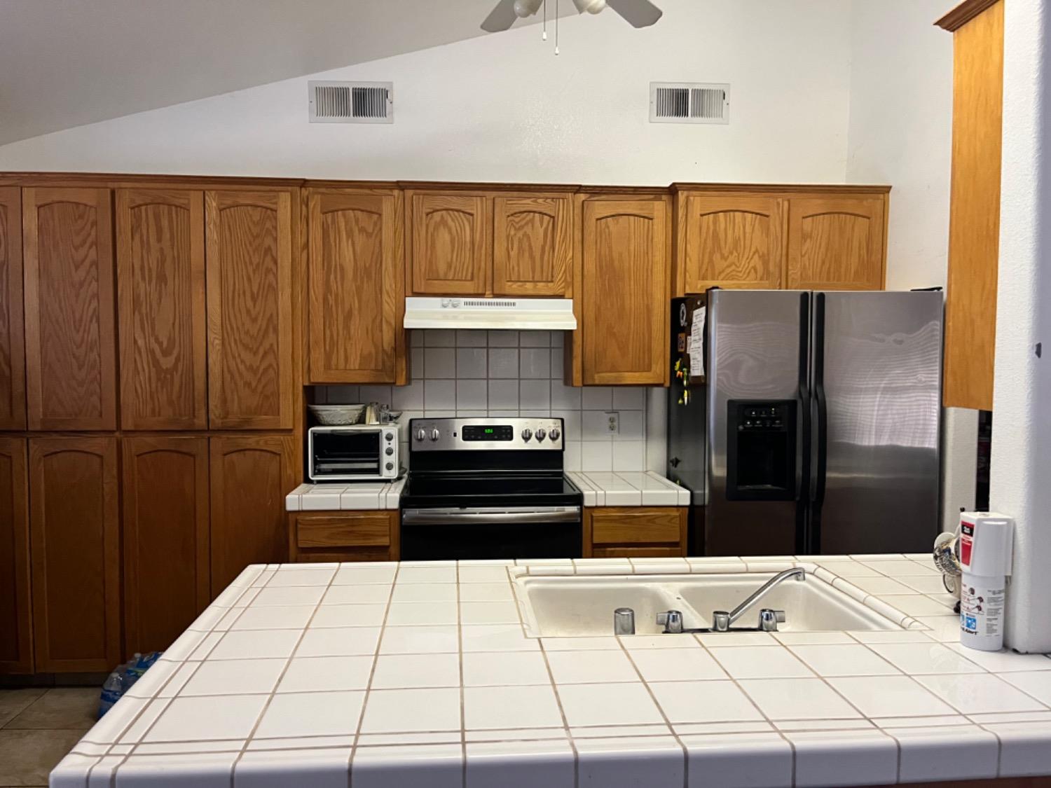 392 West Huntsman Avenue Reedley, CA 93654 - Photo 6 of 18 Gallery Image 6
