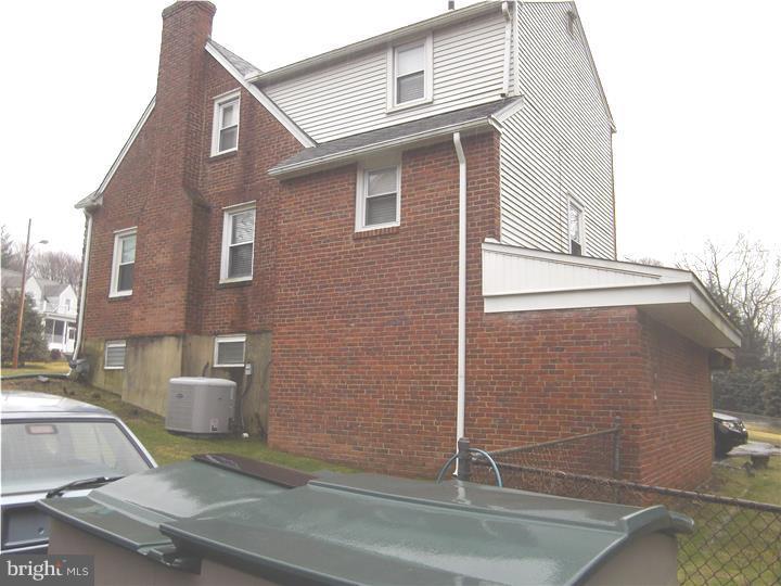 1012 Edgewood Drive Springfield, PA 19064 - Photo 2 of 25 Exterior Side