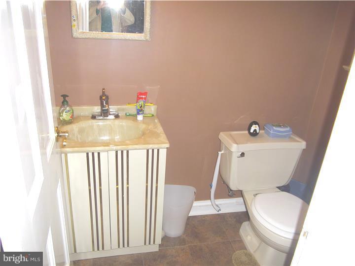 1012 Edgewood Drive Springfield, PA 19064 - Photo 14 of 25 Half Bath