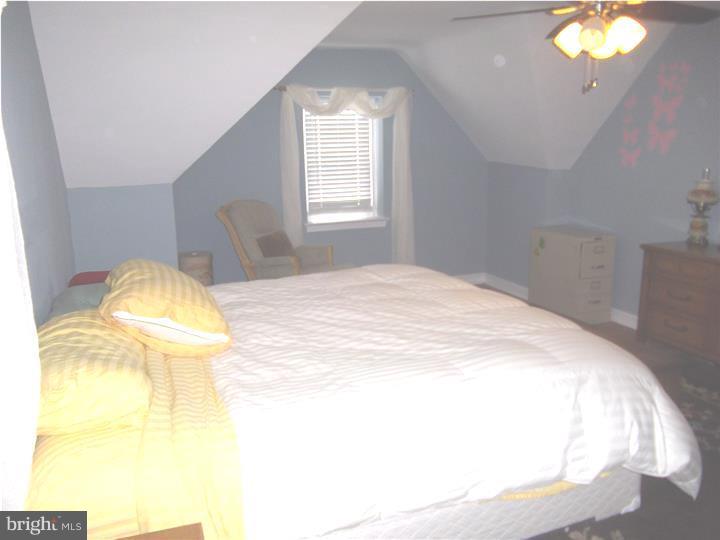 1012 Edgewood Drive Springfield, PA 19064 - Photo 17 of 25 Bedroom - Main