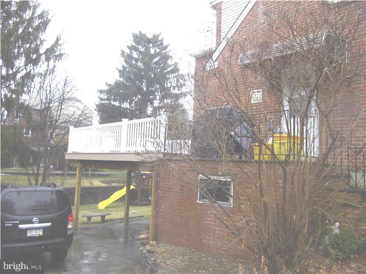 1012 Edgewood Drive Springfield, PA 19064 - Photo 5 of 25 Driveway