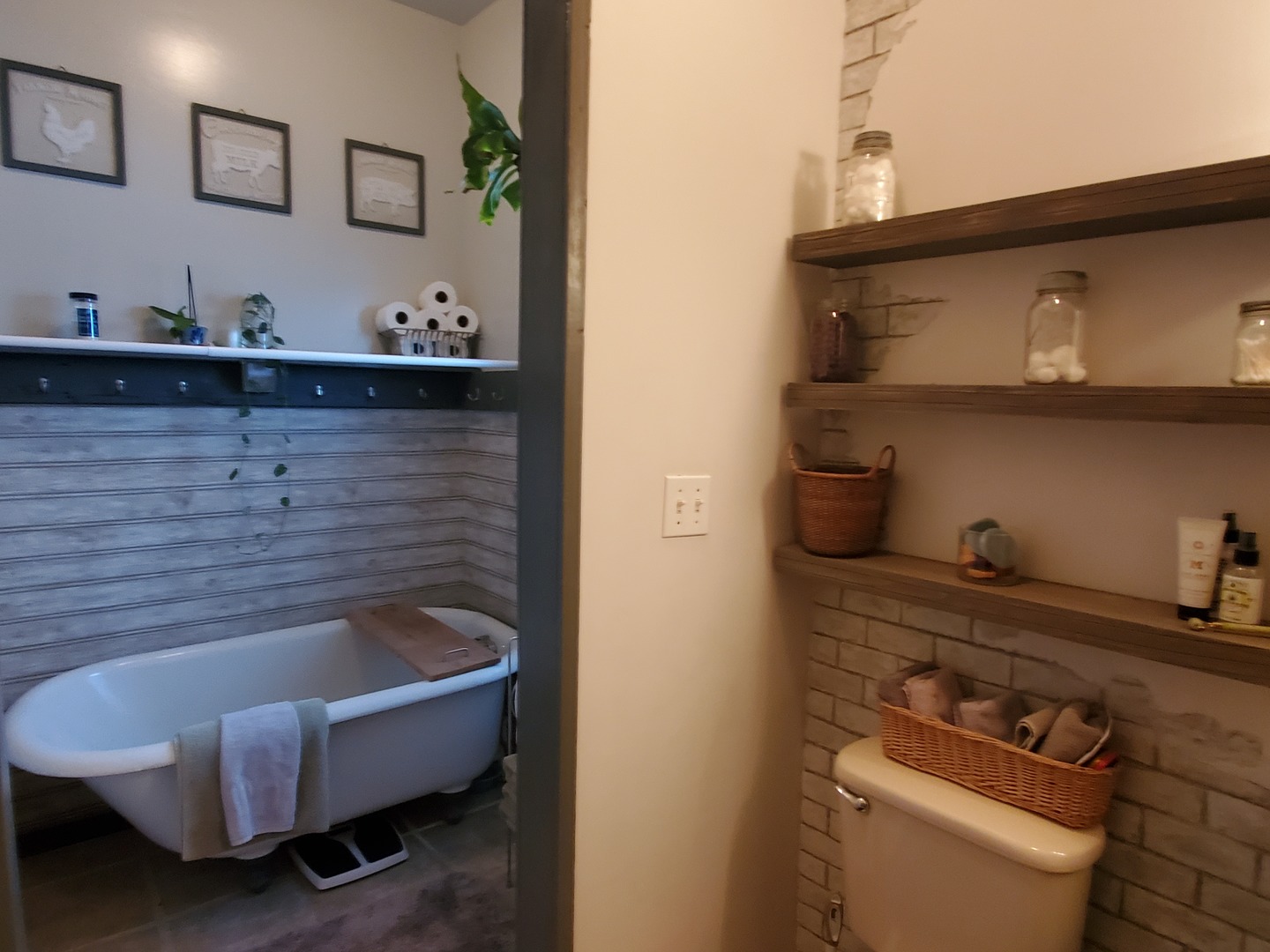 3538 East 2179th Road Ottawa, IL 61350 - Photo 7 of 28 a bathroom with a toilet and a sink