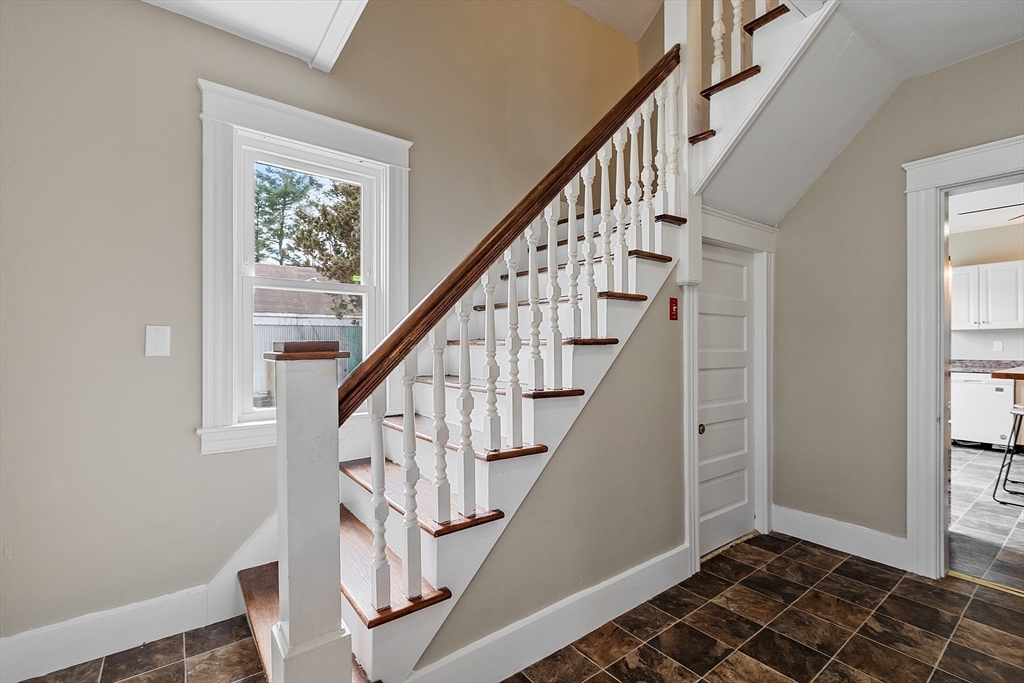 16 Robillard Street Gardner, MA 01440 - Photo 5 of 39 Gallery Image 5