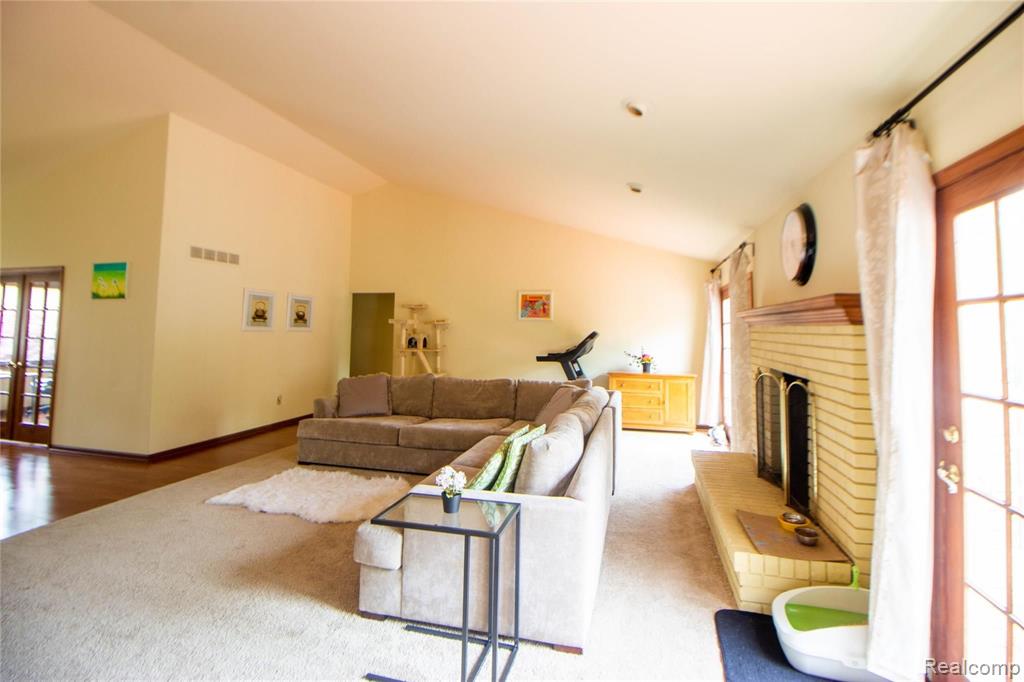 4140 Beach Road Troy, MI 48098 - Photo 9 of 38