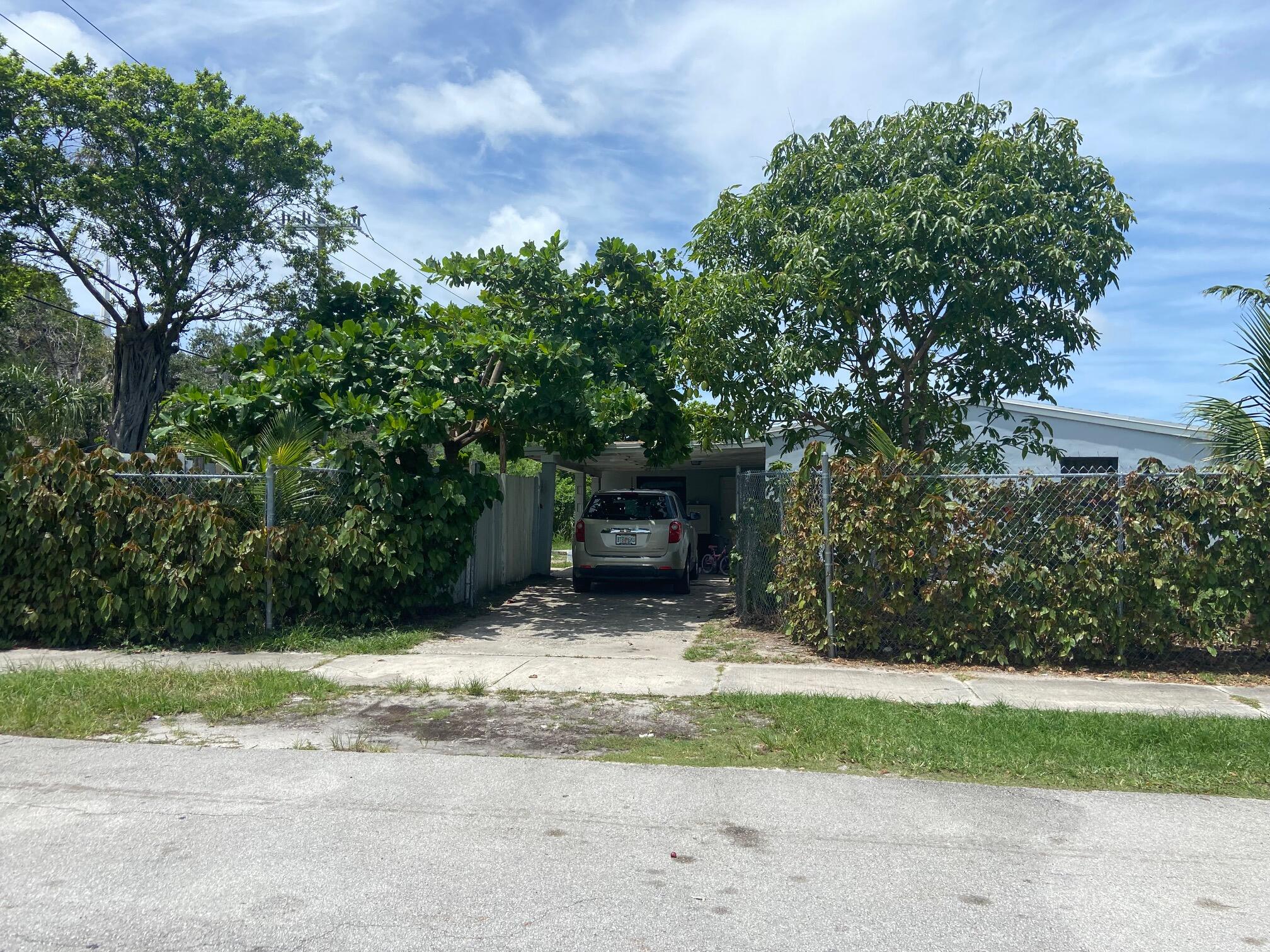 520 Southwest 15th Terrace Delray Beach, FL 33444 - Photo 4 of 4 a front view of a house with a yard
