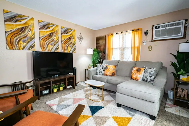 $209,990 | 903 Marion Street, St. Paul, MN 55117