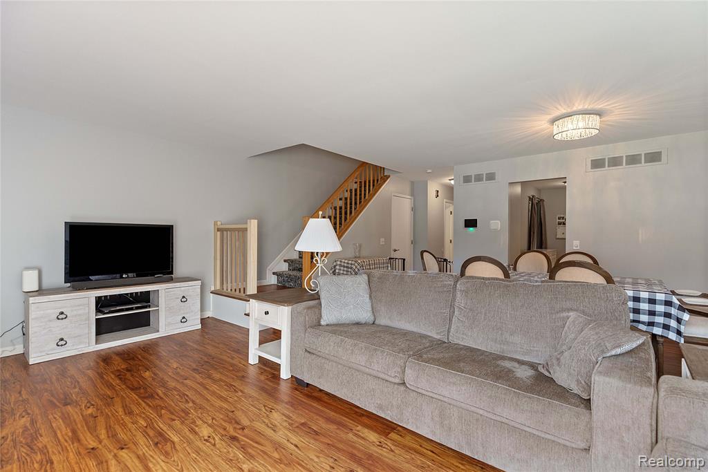 587 Tennyson Rochester Hills, MI 48307 - Photo 9 of 48 Gallery Image 9