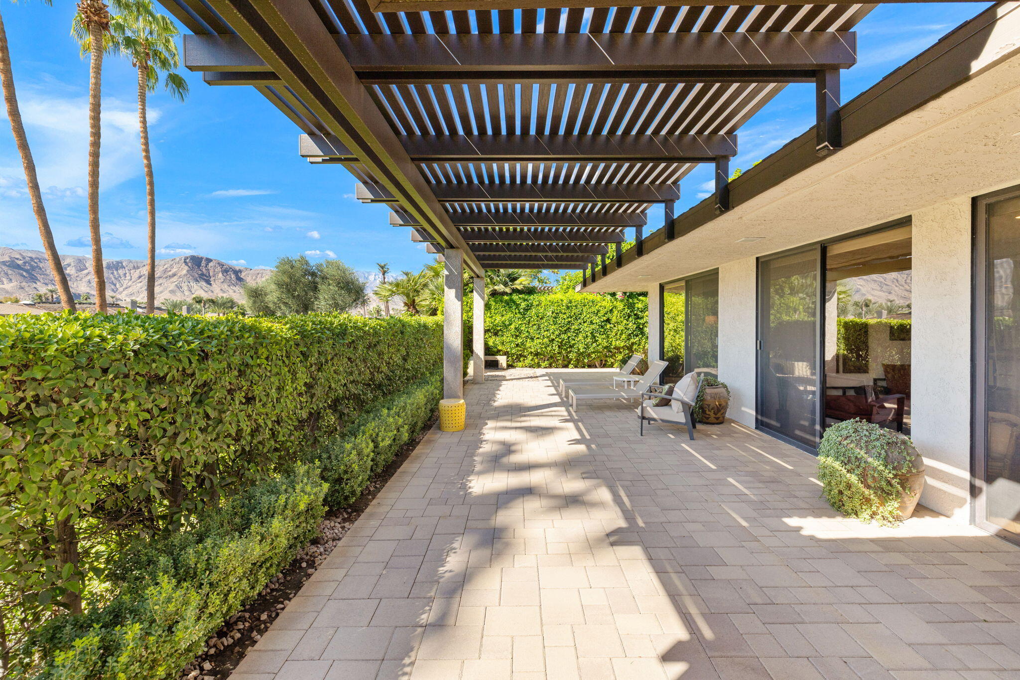 15 Reed Court Rancho Mirage, CA 92270 - Photo 3 of 53 a view of a patio with table and chairs