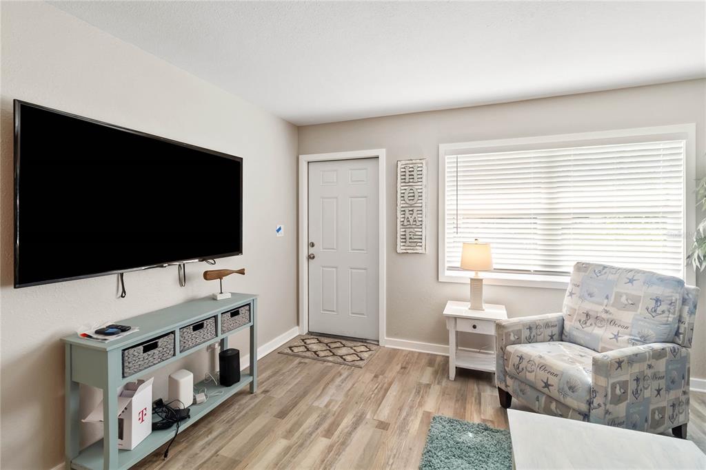526 Conrad Road Venice, FL 34293 - Photo 4 of 27