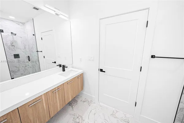 $4,200 | 526 Southwest 2nd Street, Unit 5, Miami, FL 33130