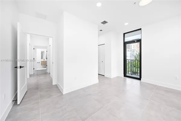 $4,200 | 526 Southwest 2nd Street, Unit 5, Miami, FL 33130